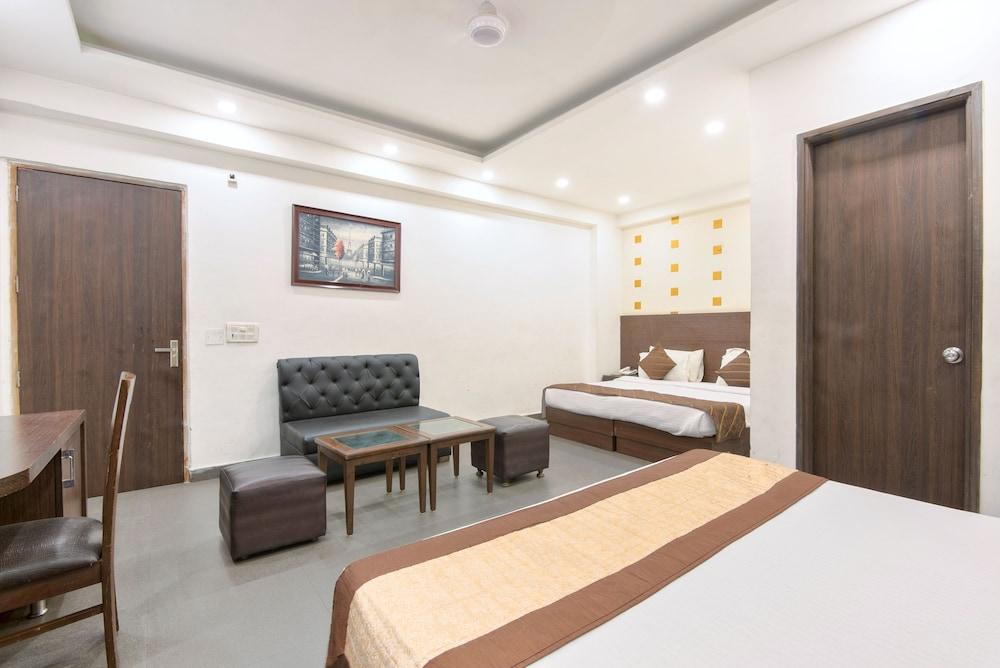 Hotel La Vista Delhi Экстерьер фото